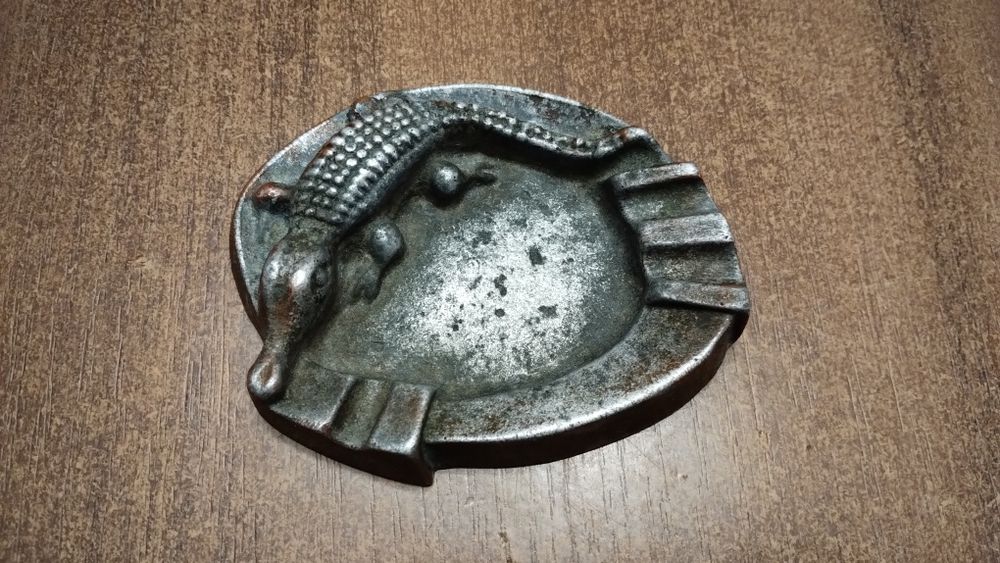 Винтажная пепельница