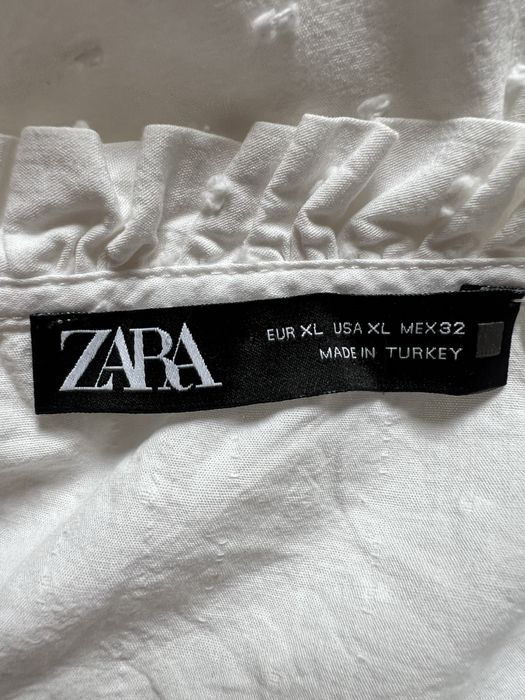 Sukienka biała Zara falbany r. XL jak nowa