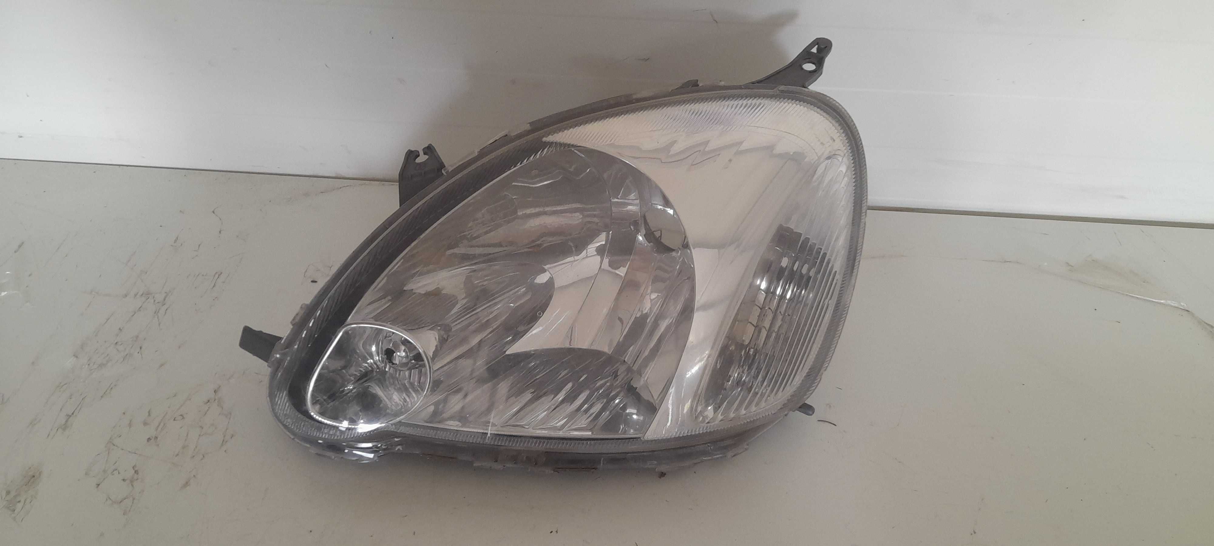 Lampa lewa toyota yaris II