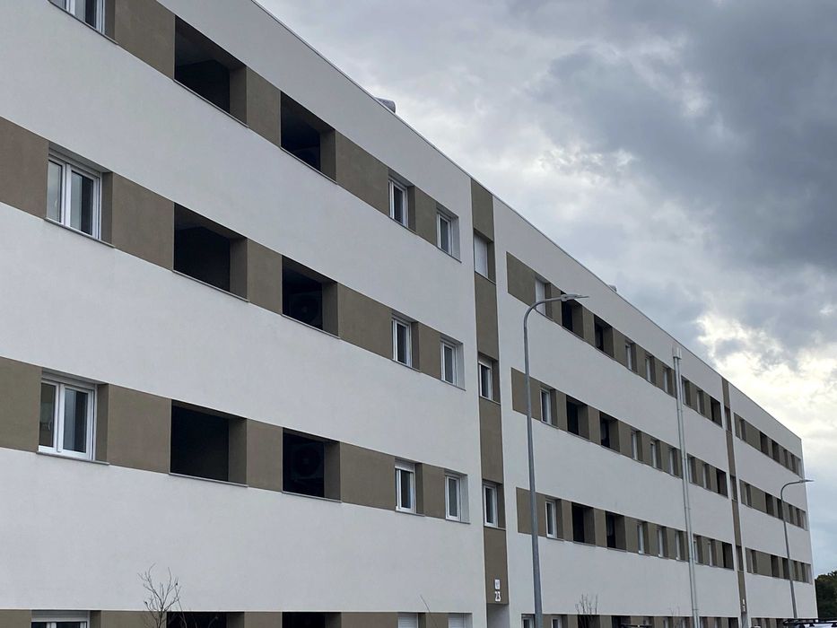 Alugo T1 Novo junto ao Glícinias