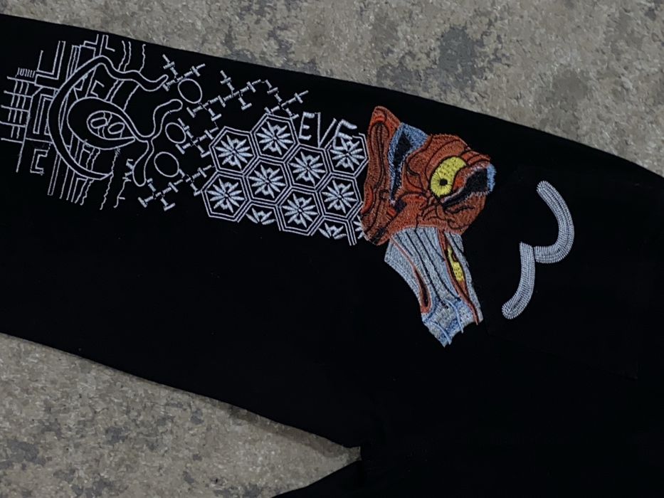 Джинси від легендарного бренду Evisu