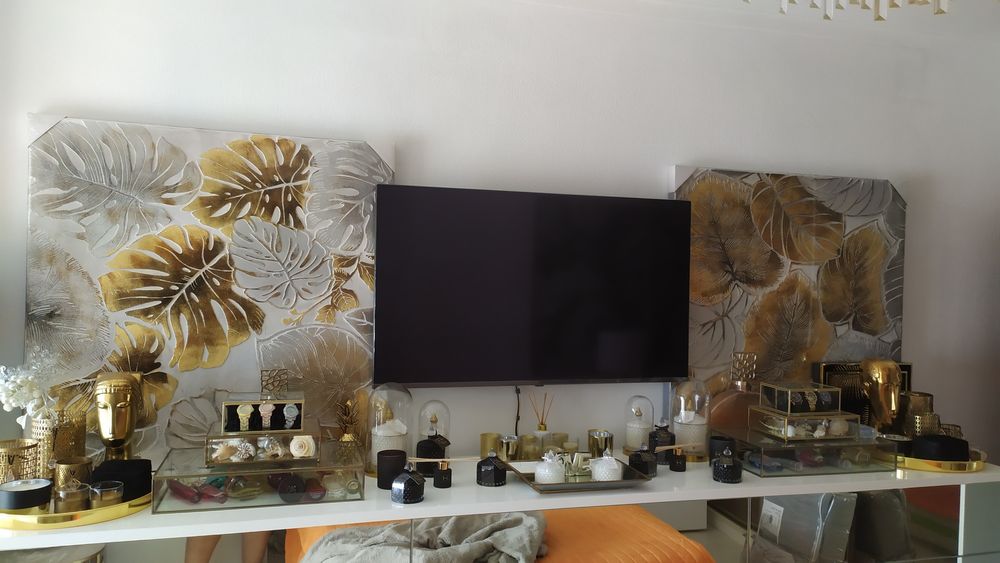 NOVO: 2 telas em branco e dourado com relevo 1mt x 1mt 150€ cada