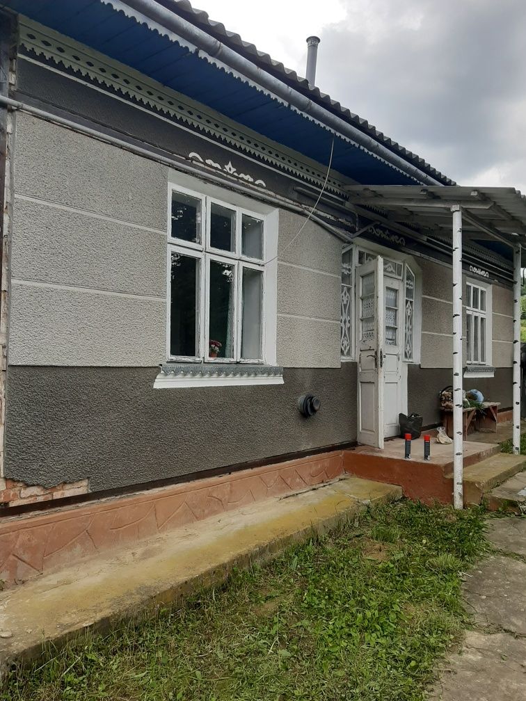 Продається будинок  з ставком  ,в с.Брусенки.Кицманский р.