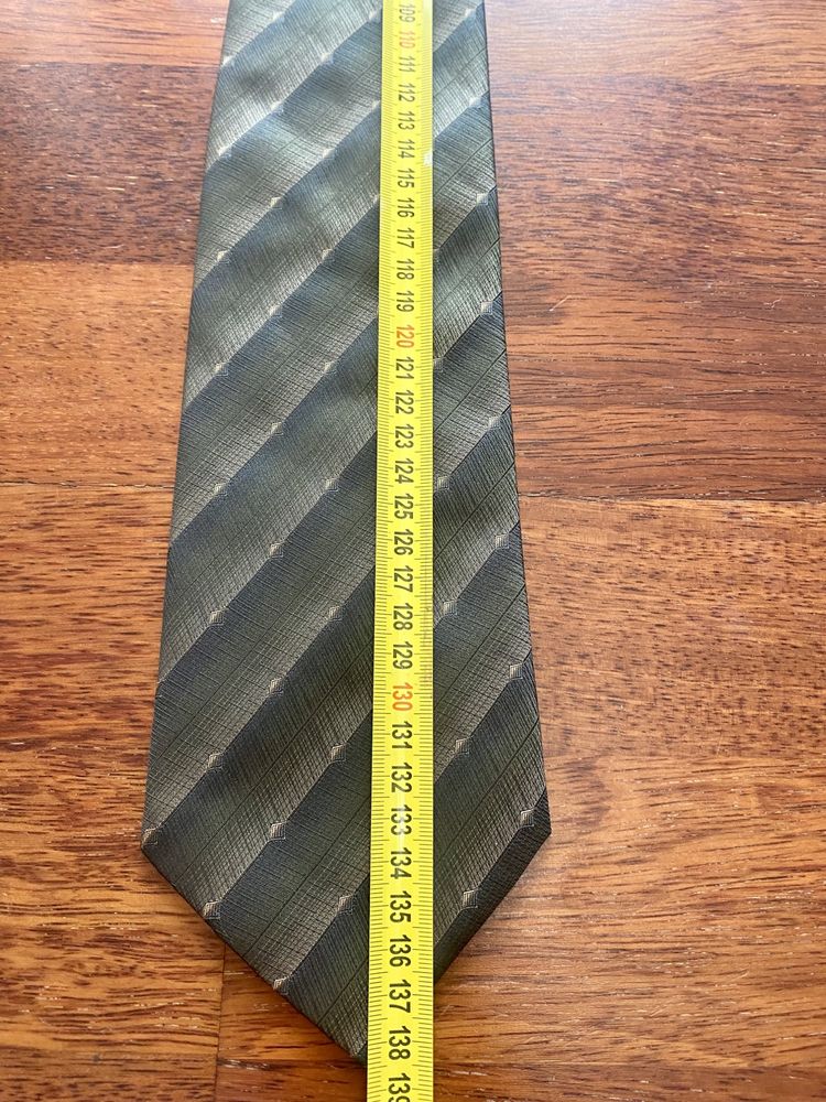 Krawat w prążki