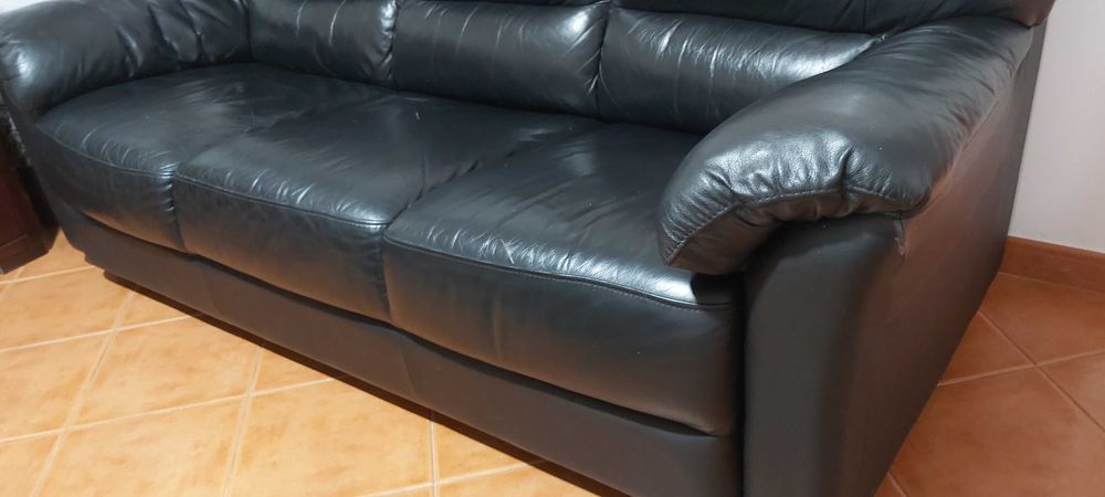 Sofá em pele em bom estado