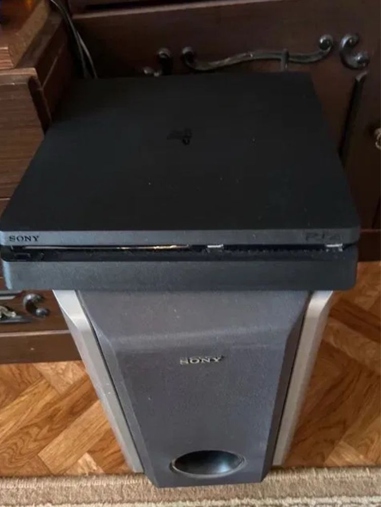 Продается PlayStation 4, 512 gb. С коробкой и чеком