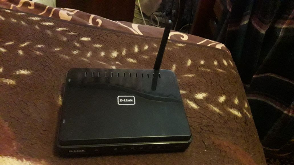 Продам роутер,под ремонт,не дорого DLink Dir 300