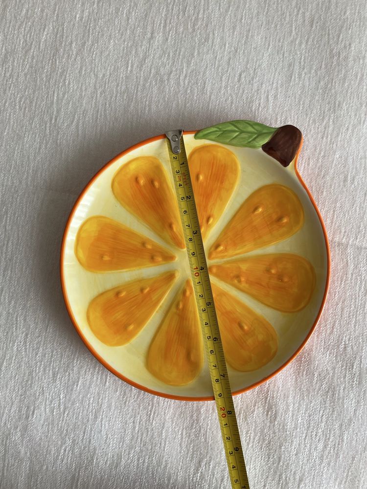 Prato em forma de fruta laranja