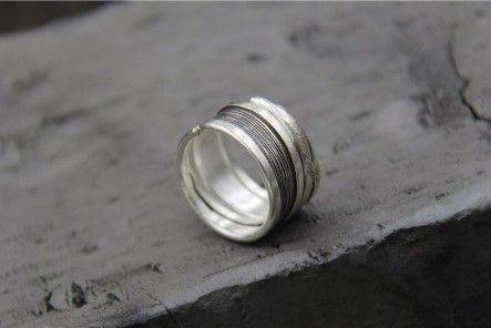 Anel artesanal em prata esterlina