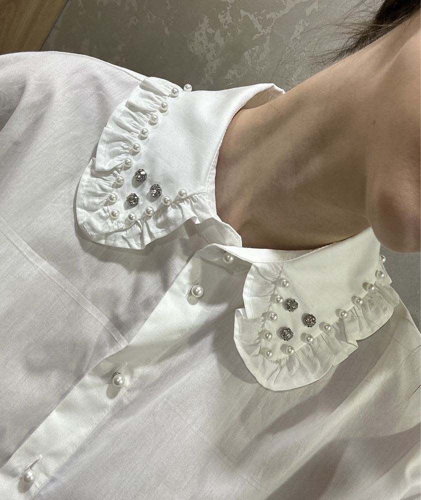 Біла блузка Zara з комірцем