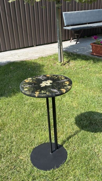 Столик з епоксидноі смоли.