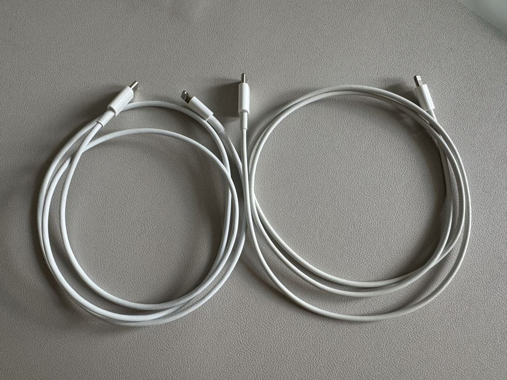 Apple USB-C to Lightning Cable 1 м MUQ93 та Lightning to USB 1m MD818