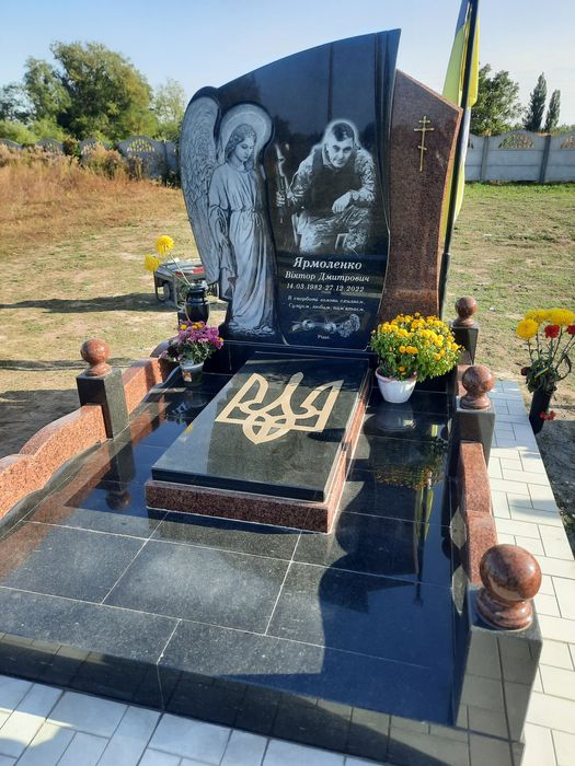 Памятники и другие изделия из гранита