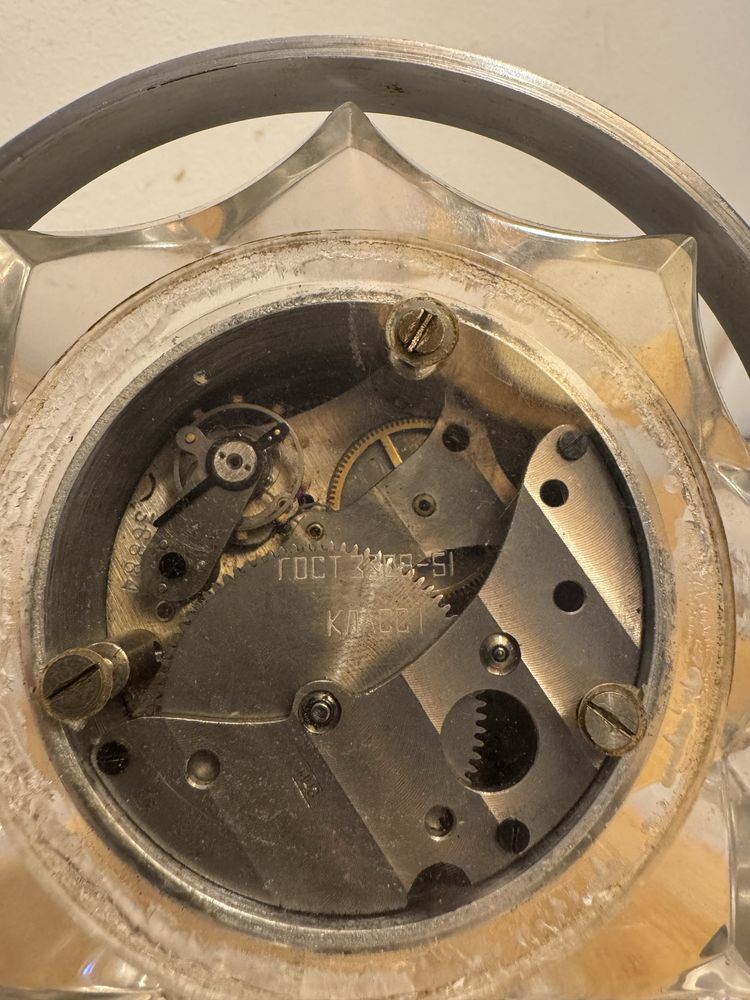 zegar kominkowy z mechanizmem wojskowym