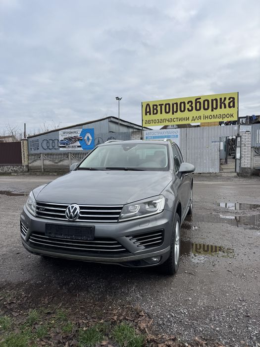 Комплектний перід Touareg FL тоуарег фл бампер капот крила фари