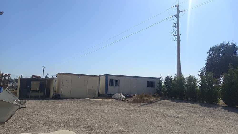 Armazém com 812 m2 num terreno com 51000 m2, Montijo.
