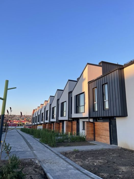 Продаж сучасних таунхаусів