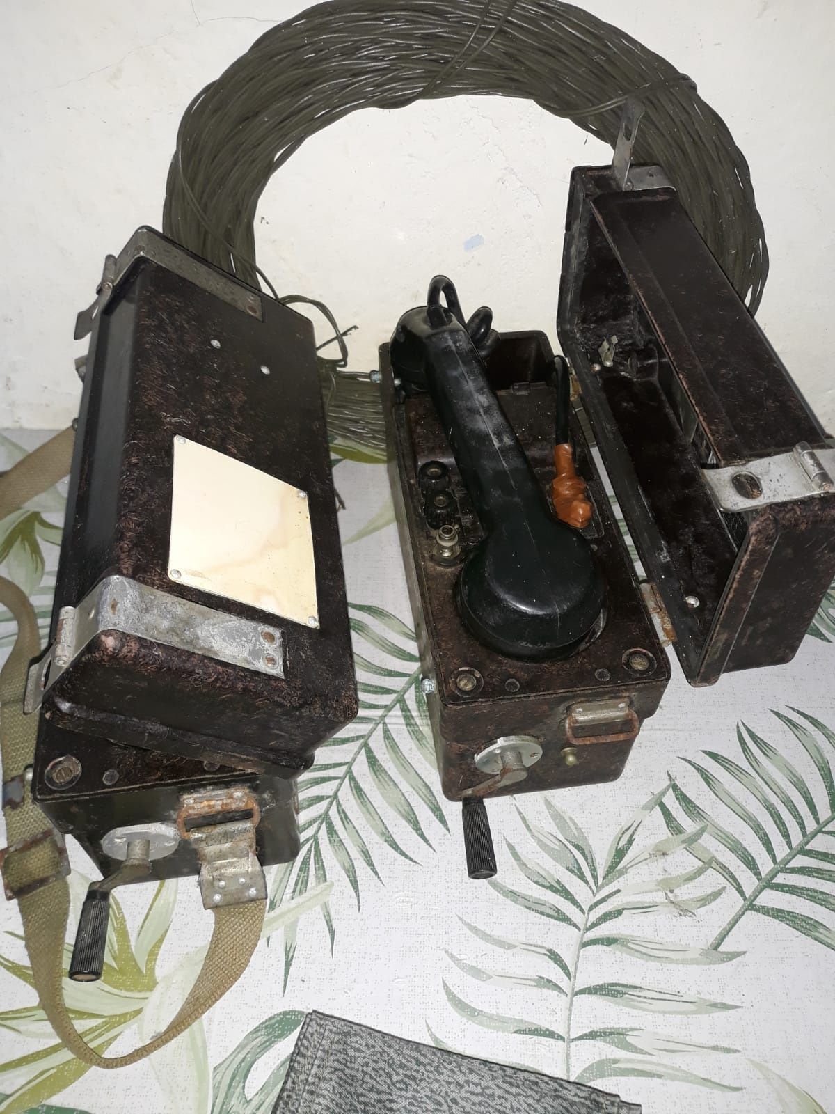 Kompletny zestaw do komunikacji polowej, 2 x radiotelefon TAP 67
