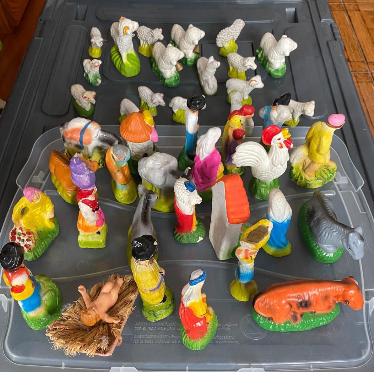 Conjunto de figuras de presépio