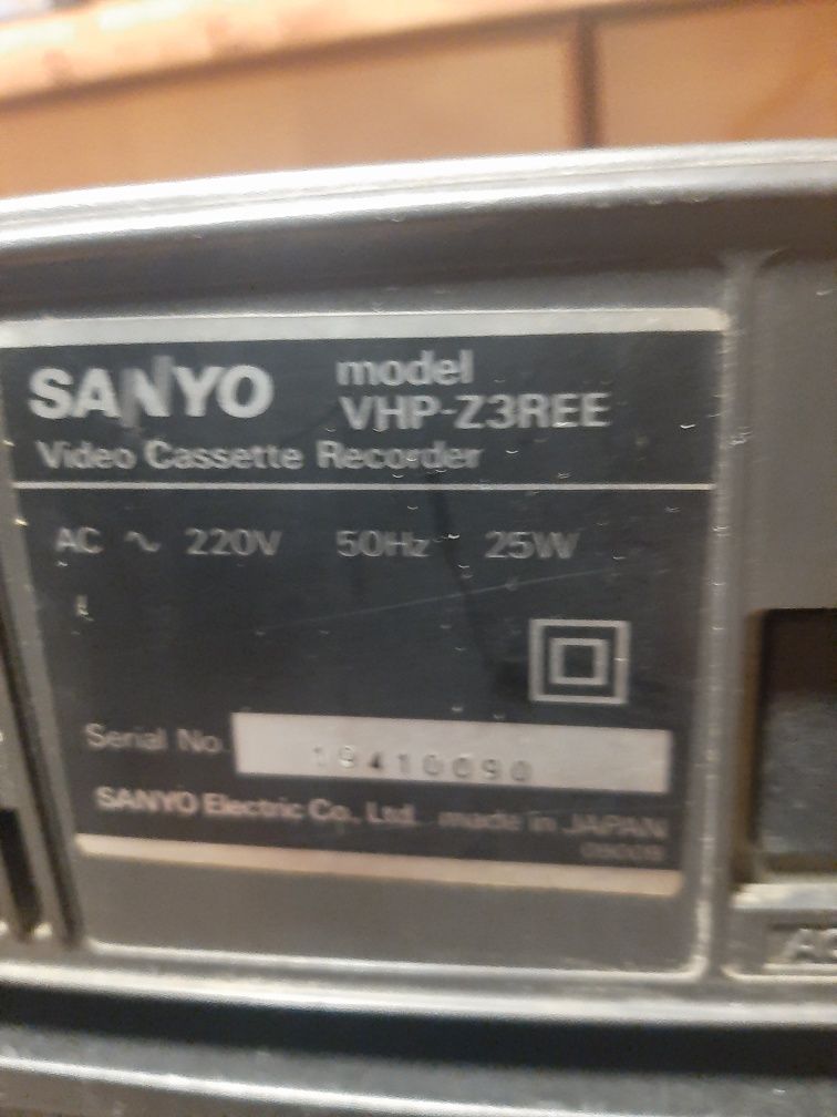Magnetowid VHS Toshiba Sanyo uszkodzone cena za całość