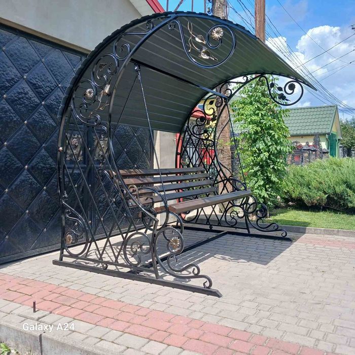 Качеля  кована, гойдалка.