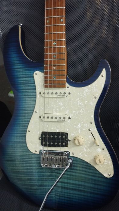 Sire Larry Carlton S7