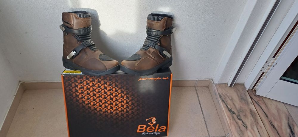 Botas  de motar.
