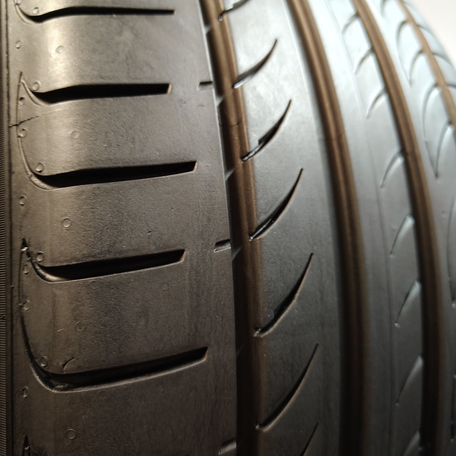 255/40/20 XL Sprzedam parę opon letnich Pirelli