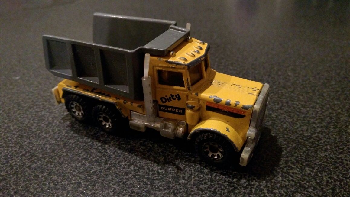 Matchbox,resorak Peterbilt 1981 samochodzik