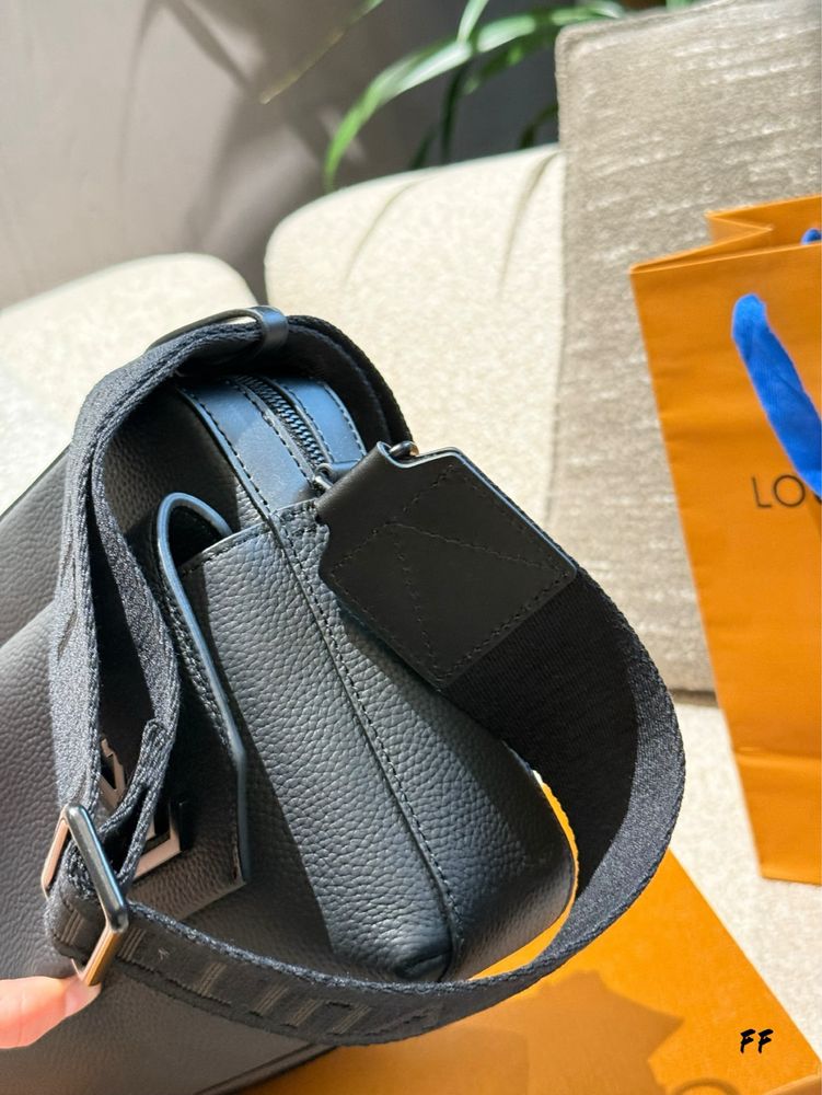Louis Vuitton Fastline сумка мужская кожаная через плечо черная