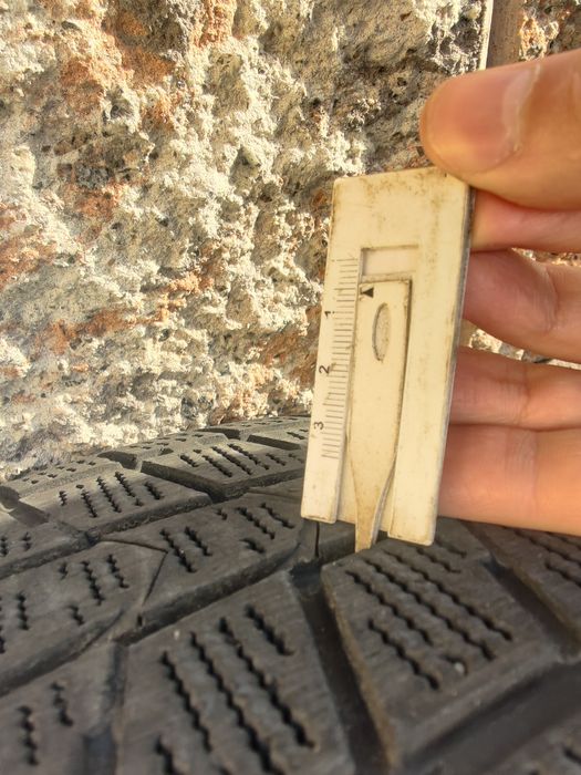 Шина Roadstone Winguard Ice 235/60R18 103Q