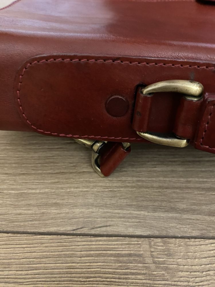 Продам портфель кожаный