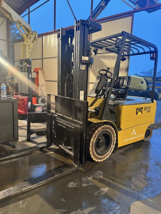 Empilhador Eletrico CAT 3.5ton (usado)