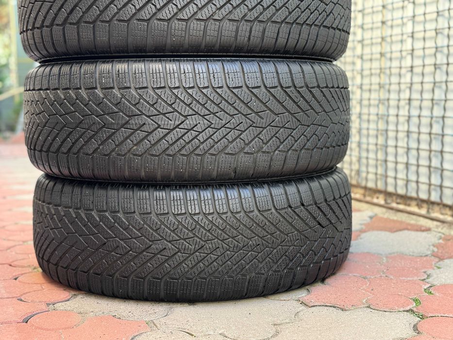 Зимові. Pirelli Vinter 2. 215\60\R17 -4шт -7.5мм.