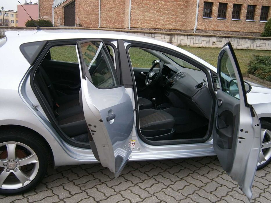Seat Ibiza 1.4 . Zadbany , 2010 r.  5 drzwi .