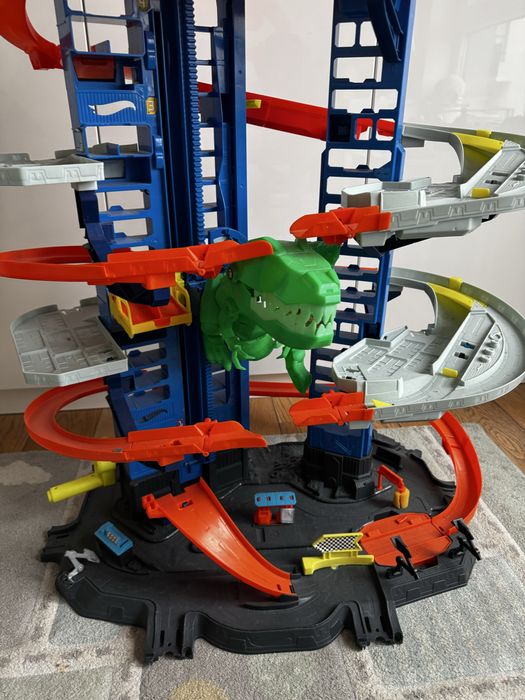 Hot Wheels Mega Garaż Atak Dinozaura T-Rex