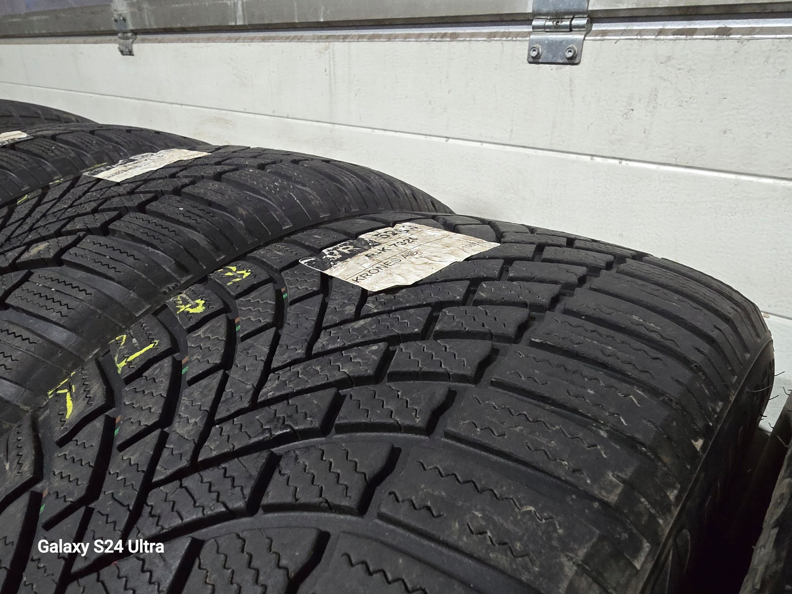 Bridgestone Blizzak LM005 235/55R17 103V 7mm 4X 22R