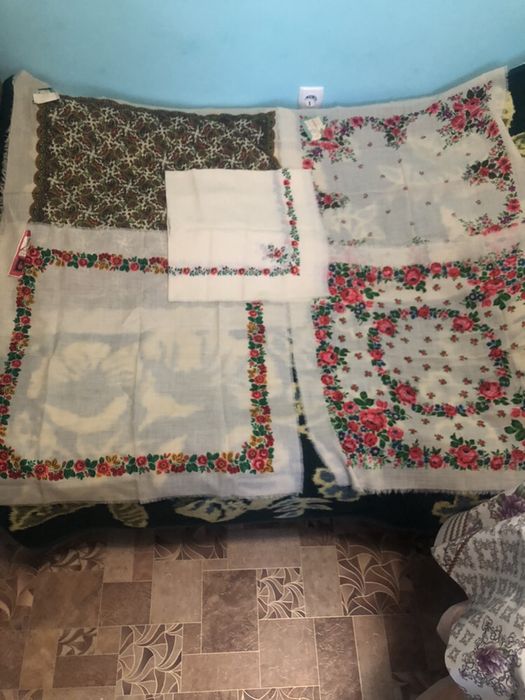 Старовинні шерстяні платки.