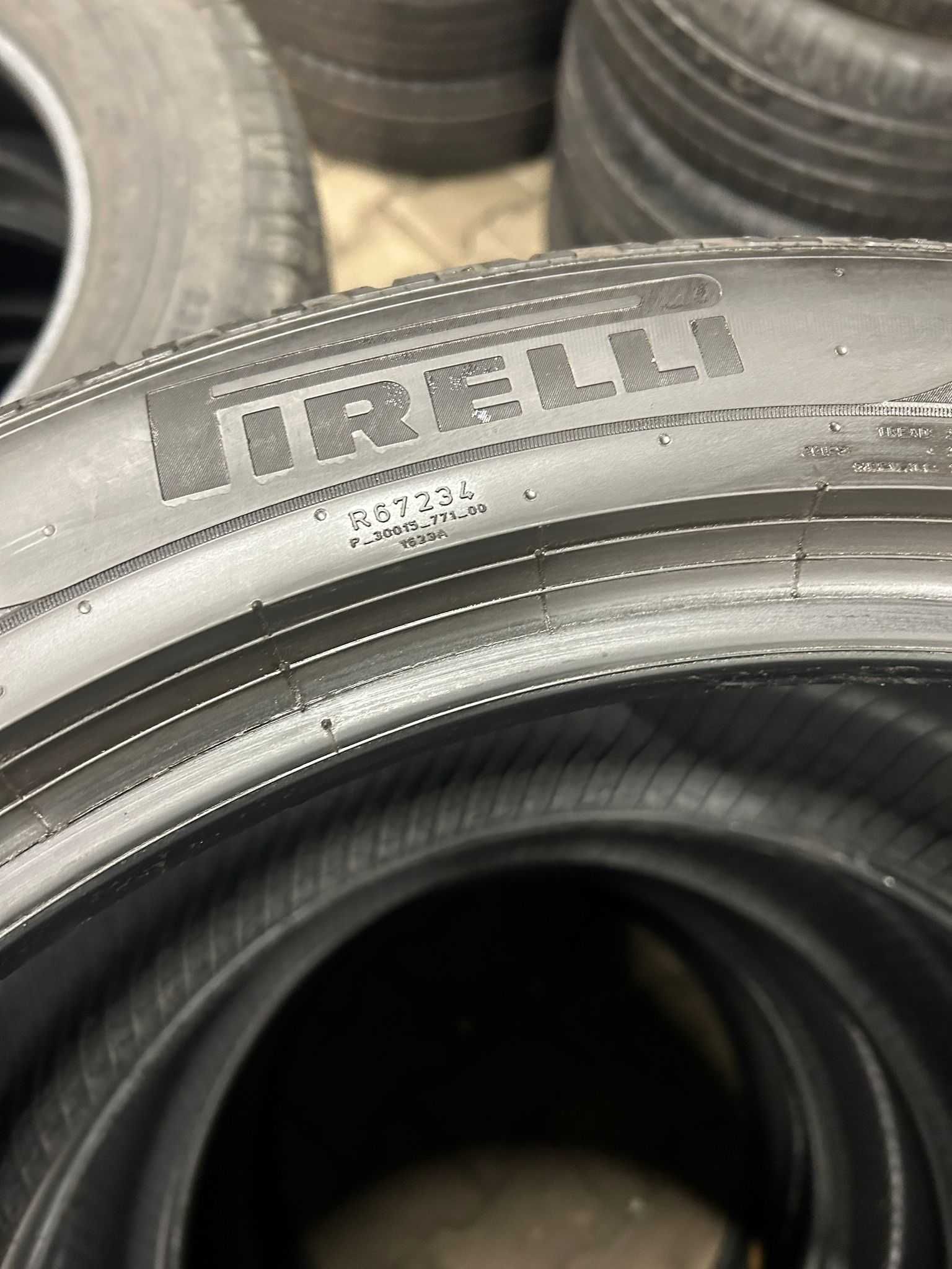 Pirelli 325/35R22 114V, 285/40R22 110V Scorpion Winter