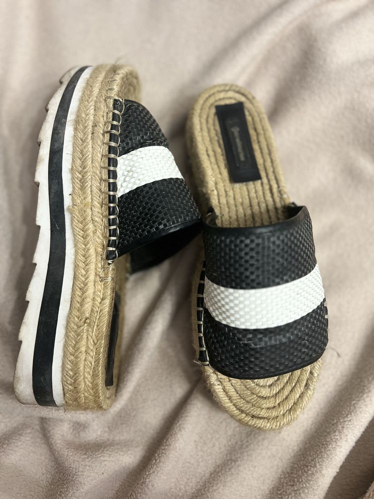 Klapki stradivarius koturn platforma buty espadryle słomiane słomkowe