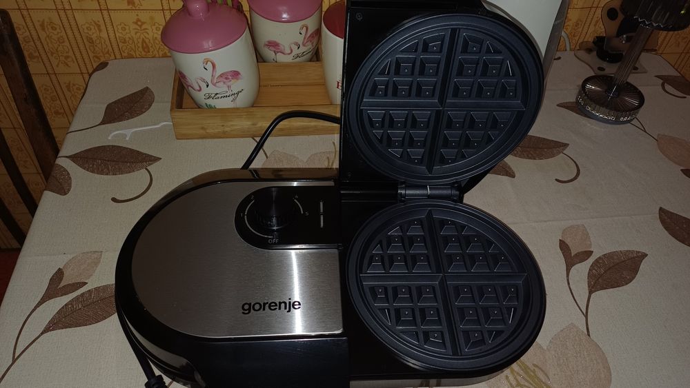 Вафельниця Gorenje WM1400SB (SW-2502M)