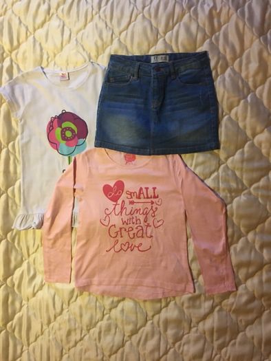 Conjunto saia, camisola e t-shirt