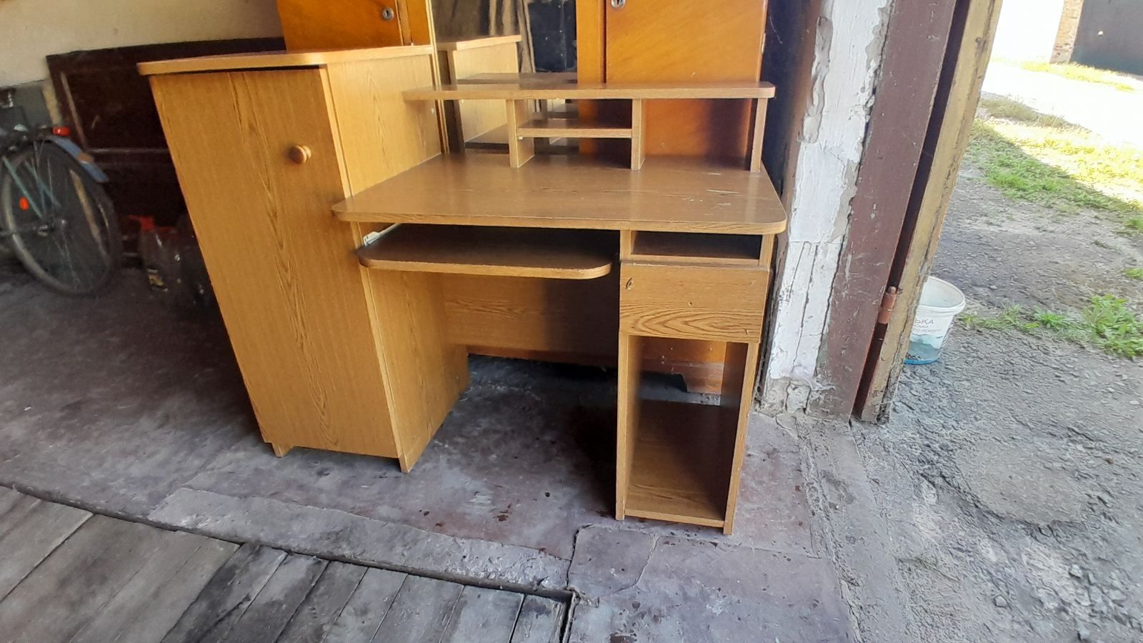 Комп'ютерний стіл