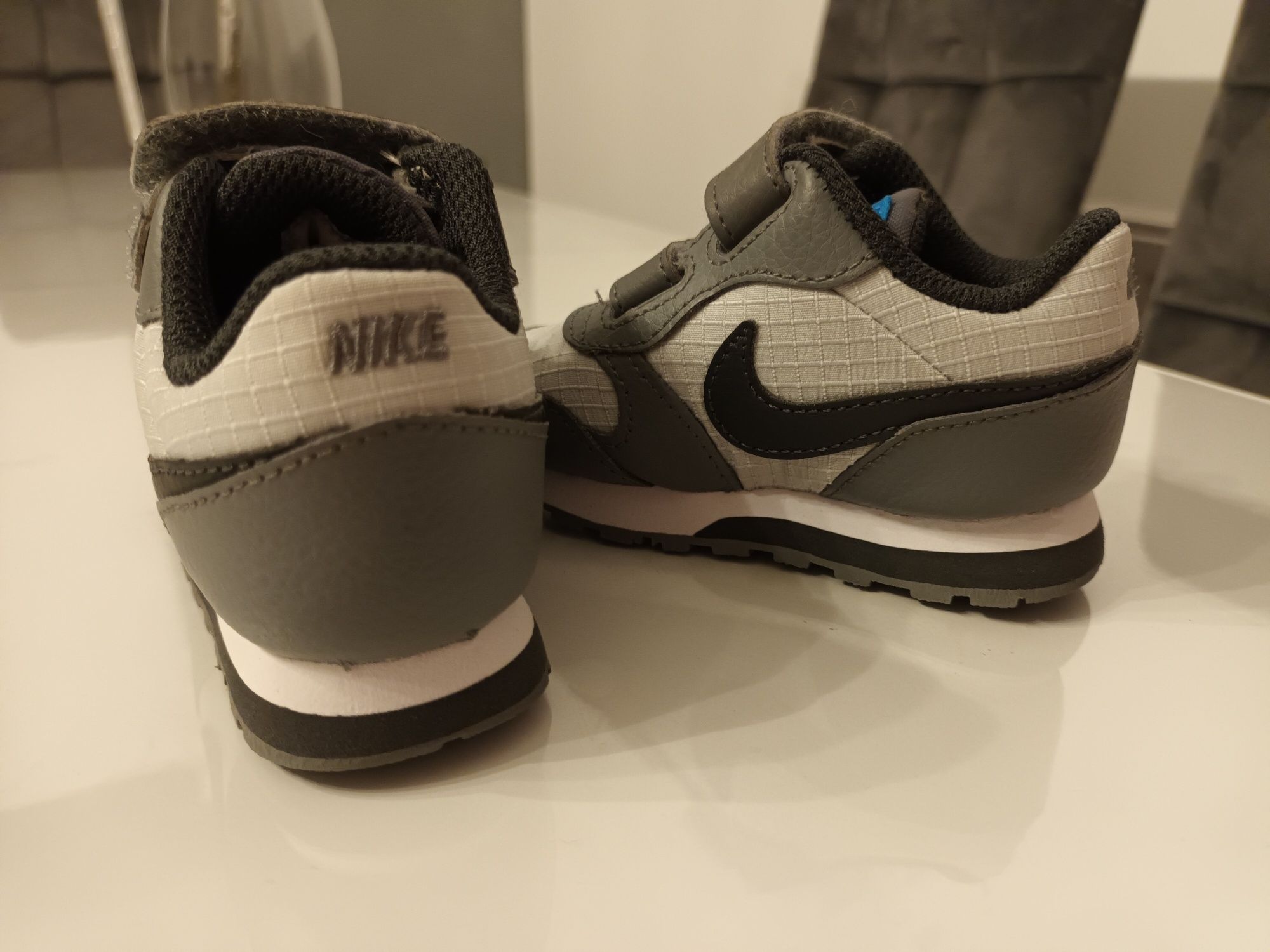 Buty dla małego dziecka NIKE rozmiar 19.5 - wkładka 10 cm -  UK 3.5