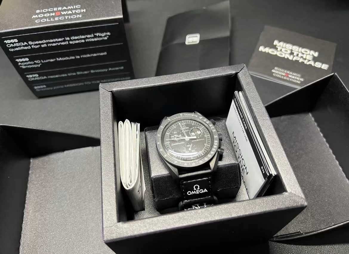 Swatch x Omega Bioceramic Moonswatch Mission To Moonphase Snoopy Black