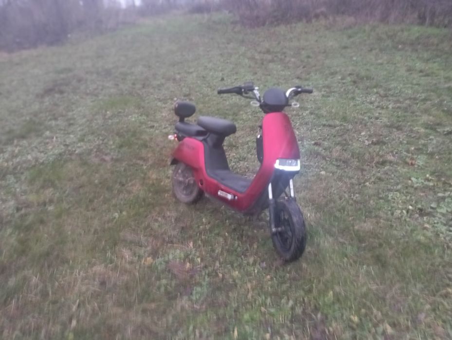 Електроскутер сів поїхав