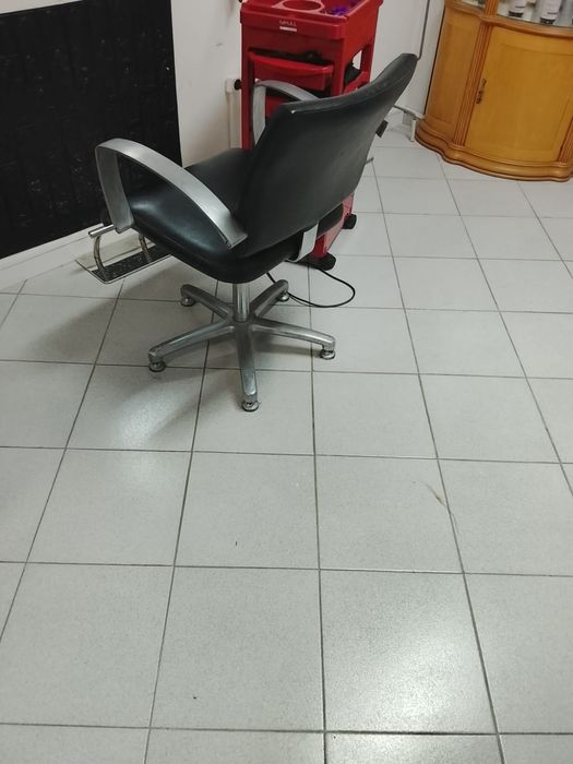 Vendo 2 Cadeiras Cabeleireiro