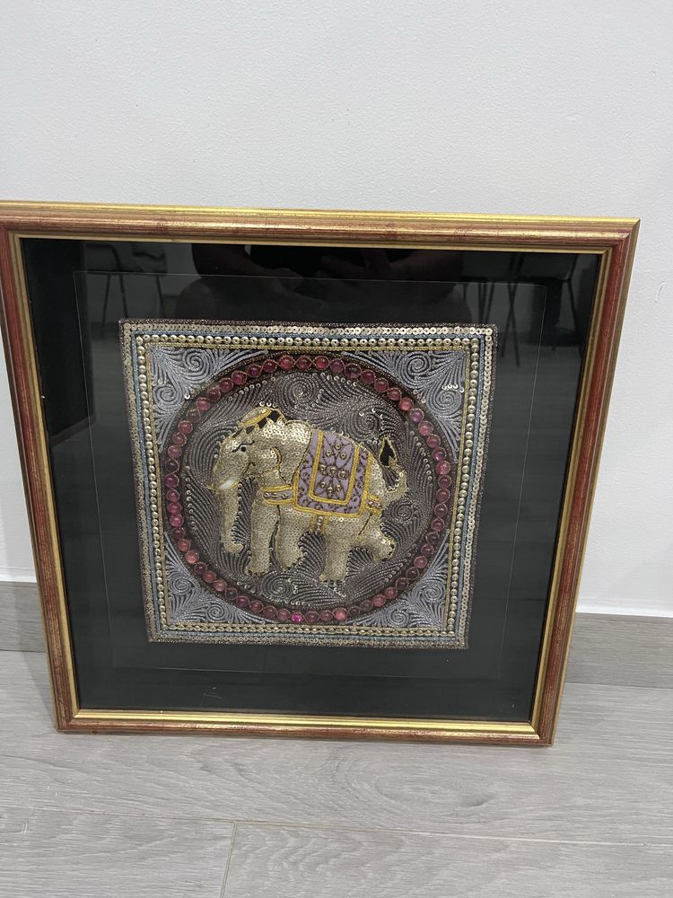 Moldura com elefante