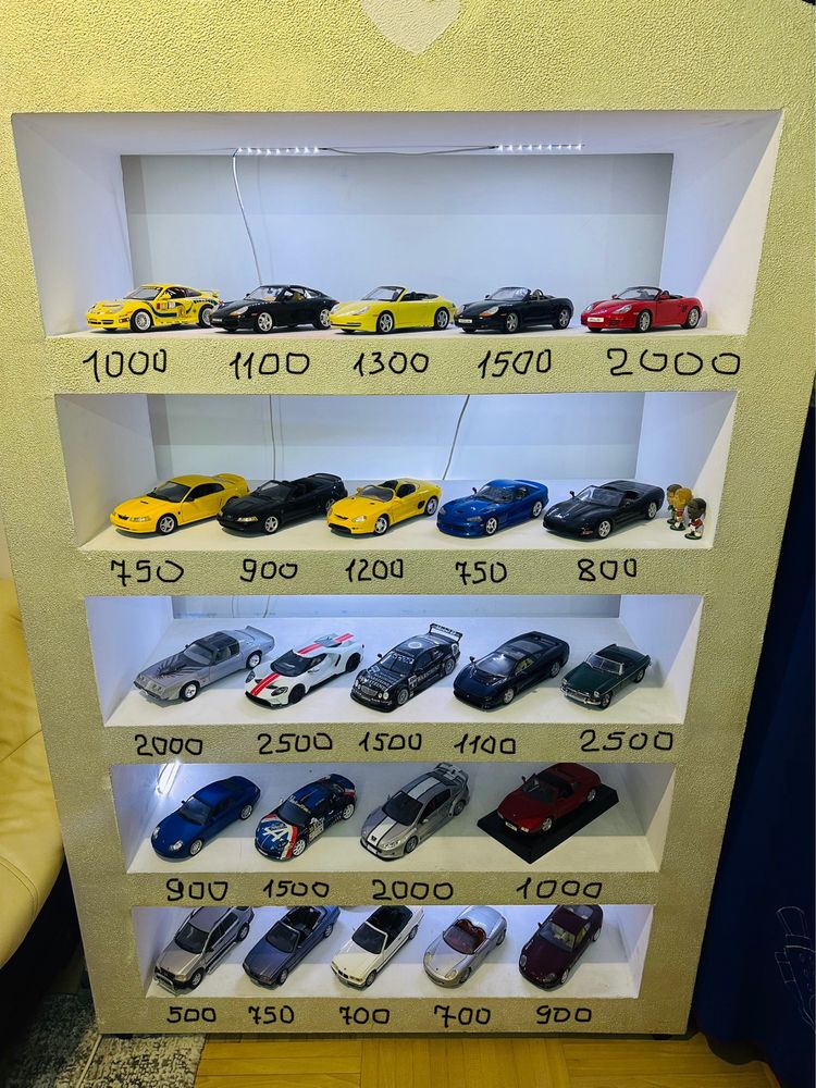 Продам моделі 1:18