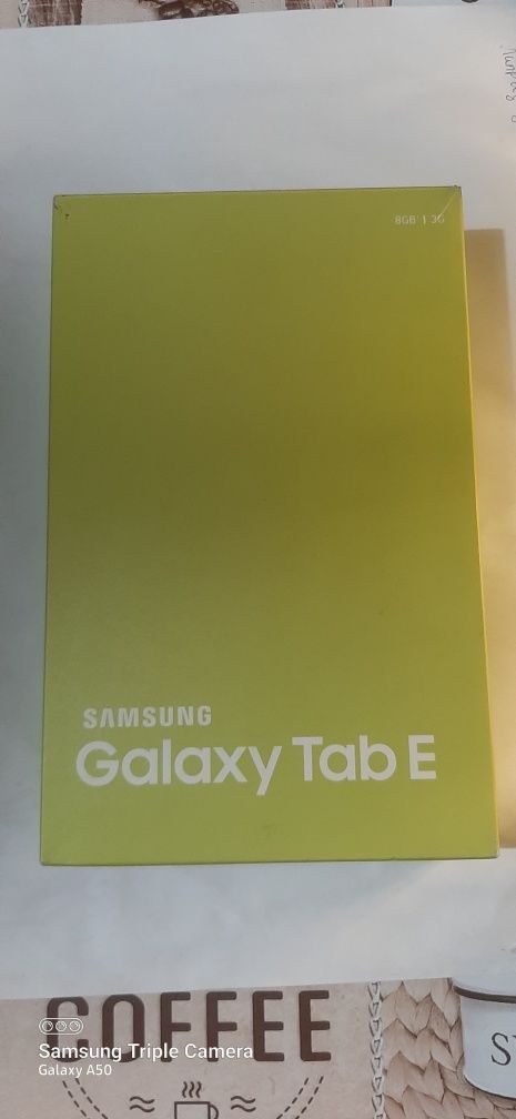 Планшет Samsung SM-T561 3G